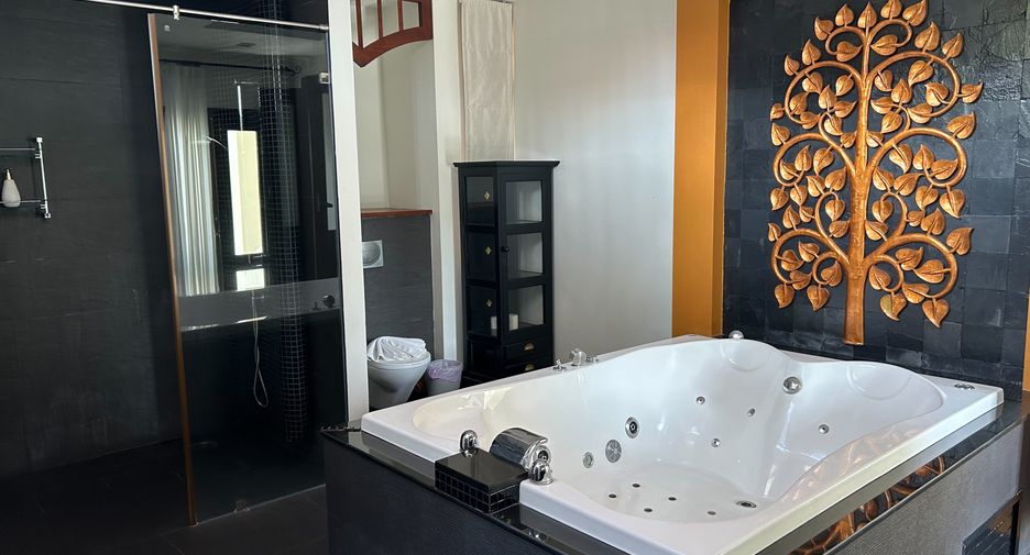 For sale and for rent 6 bedrooms villa in Bang Lamung, Chonburi
