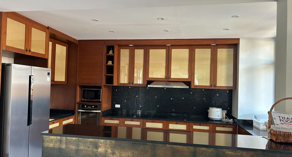 For sale and for rent 6 bedrooms villa in Bang Lamung, Chonburi
