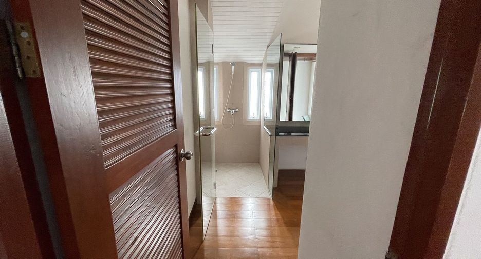 For sale 31 bedrooms hotel in Bang Lamung, Chonburi