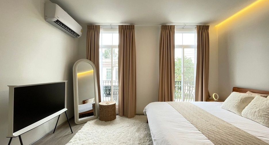 Casa adosada en venta y en alquiler de 3 habitaciones en Prawet, Bangkok