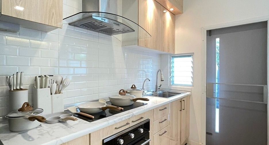 For sale and for rent 3 bedrooms townhouse in Prawet, Bangkok