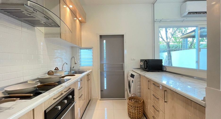 For sale and for rent 3 bedrooms townhouse in Prawet, Bangkok