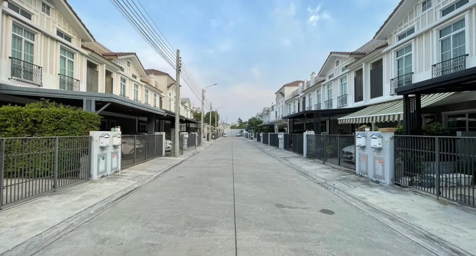 For sale and for rent 3 bedrooms townhouse in Prawet, Bangkok