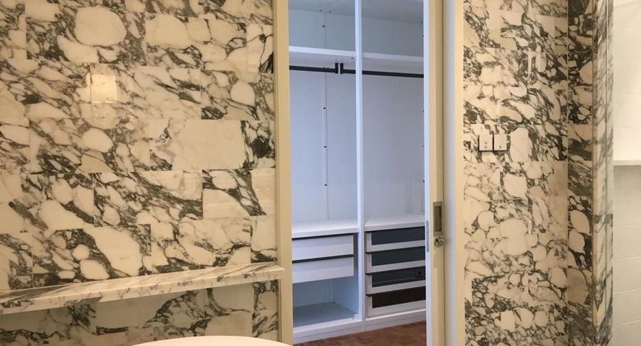 For sale 2 ベッドルーム condo in Sathon, Bangkok