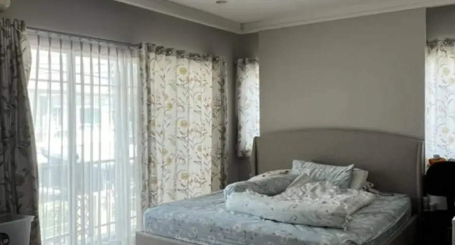 For sale 3 bedrooms house in Krathum Baen, Samut Sakhon
