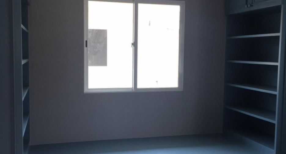 For sale 3 bedrooms house in Krathum Baen, Samut Sakhon