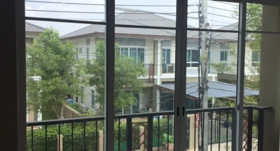 For sale 3 bedrooms house in Krathum Baen, Samut Sakhon