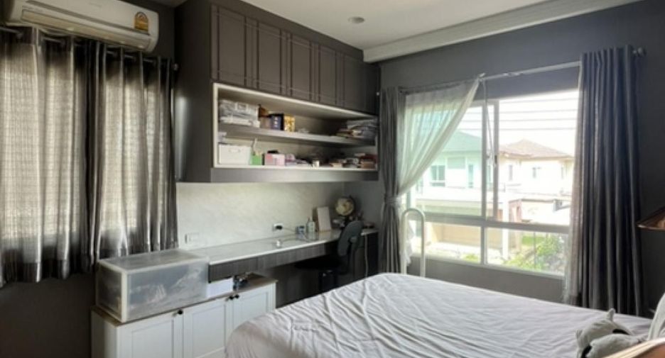 For sale 3 bedrooms house in Krathum Baen, Samut Sakhon