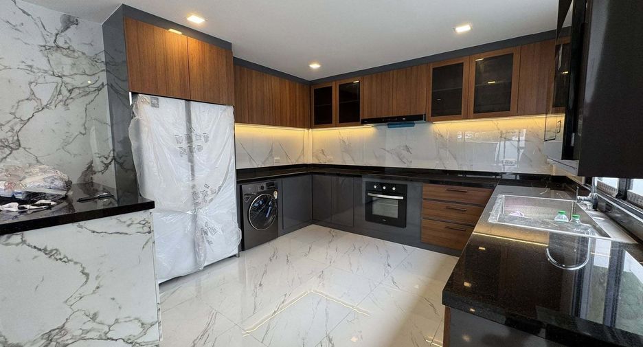 For sale 6 bedrooms villa in Bang Lamung, Chonburi