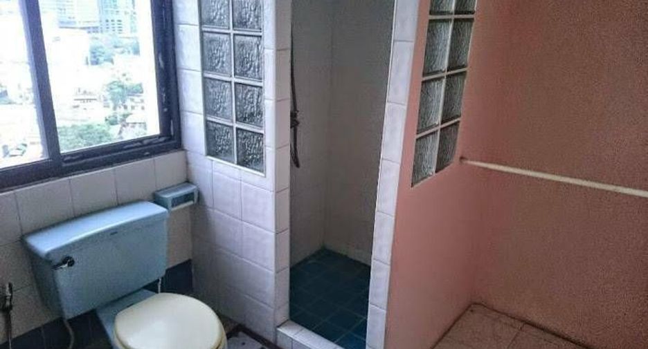 For sale 3 bedrooms condo in Watthana, Bangkok