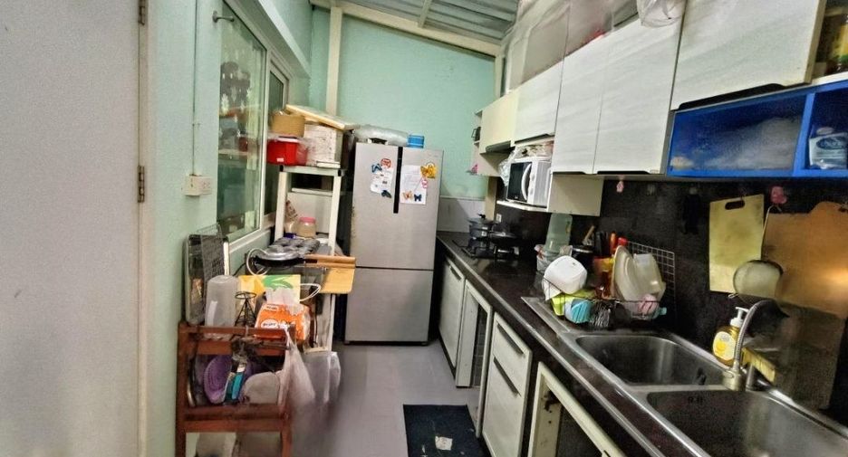 For sale 3 bedrooms townhouse in Don Mueang, Bangkok
