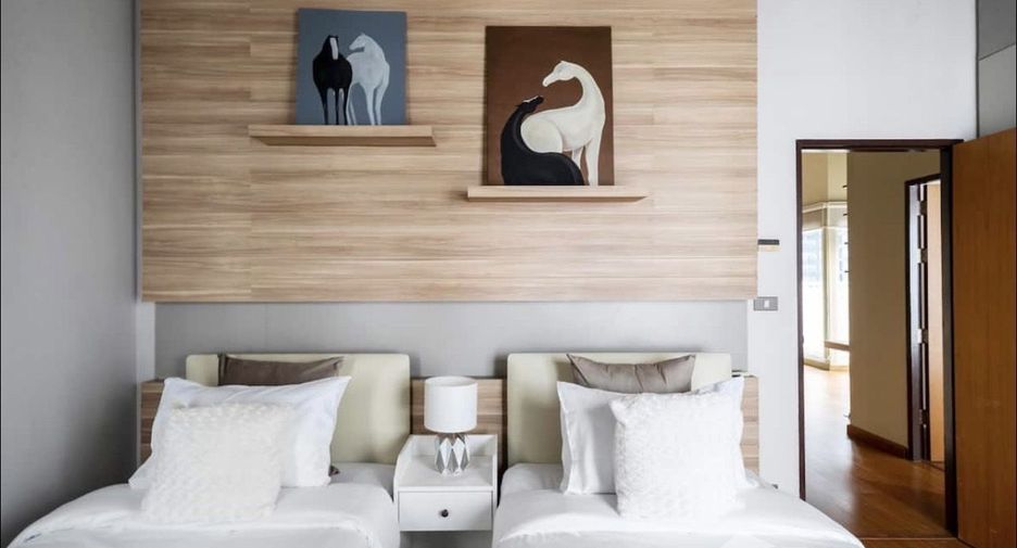 For sale 3 bedrooms condo in Watthana, Bangkok