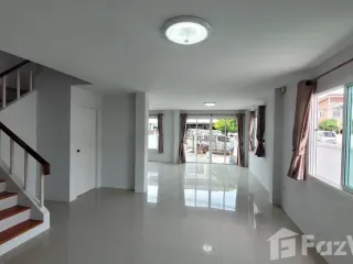 Casa adosada en alquiler de 3 habitaciones en Bang Lamung, Chonburi