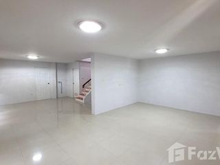 Casa adosada en alquiler de 3 habitaciones en Bang Lamung, Chonburi