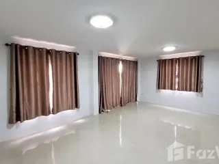 Casa adosada en alquiler de 3 habitaciones en Bang Lamung, Chonburi
