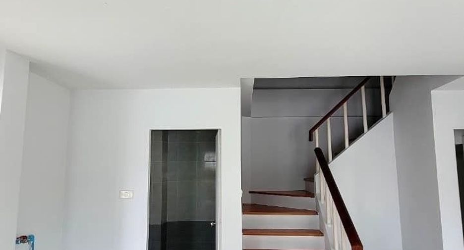 For rent 3 bedrooms townhouse in Bang Lamung, Chonburi