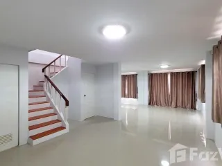 Casa adosada en alquiler de 3 habitaciones en Bang Lamung, Chonburi