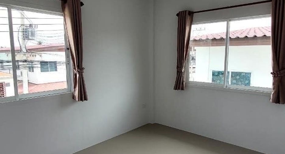 For rent 3 bedrooms townhouse in Bang Lamung, Chonburi