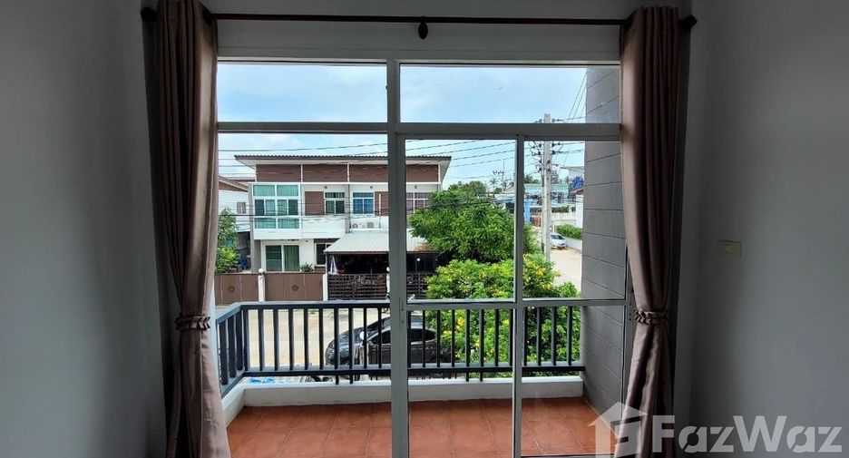 For rent 3 bedrooms townhouse in Bang Lamung, Chonburi