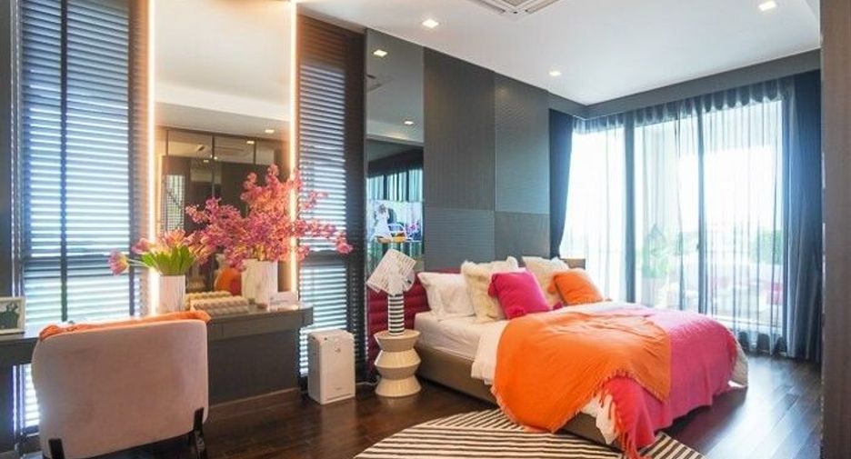 For sale 5 bedrooms house in Saphan Sung, Bangkok
