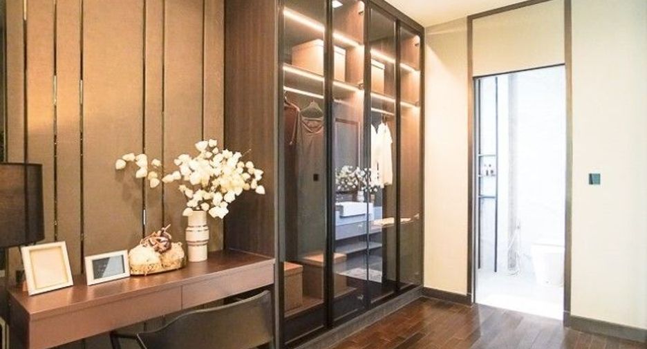For sale 5 bedrooms house in Saphan Sung, Bangkok