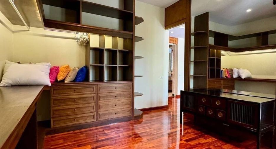 For rent 4 bedrooms villa in Sattahip, Chonburi