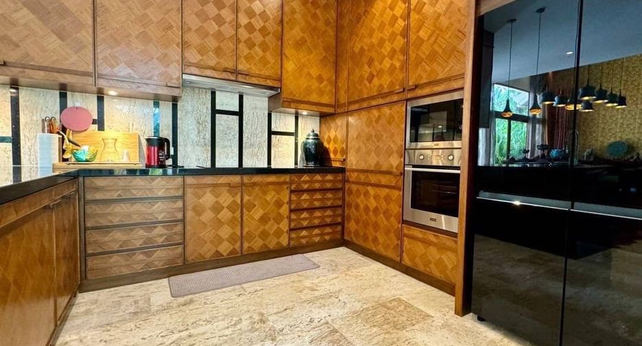 For rent 4 bedrooms villa in Sattahip, Chonburi