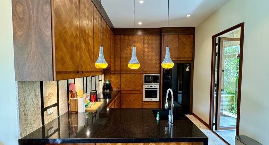 For rent 4 bedrooms villa in Sattahip, Chonburi