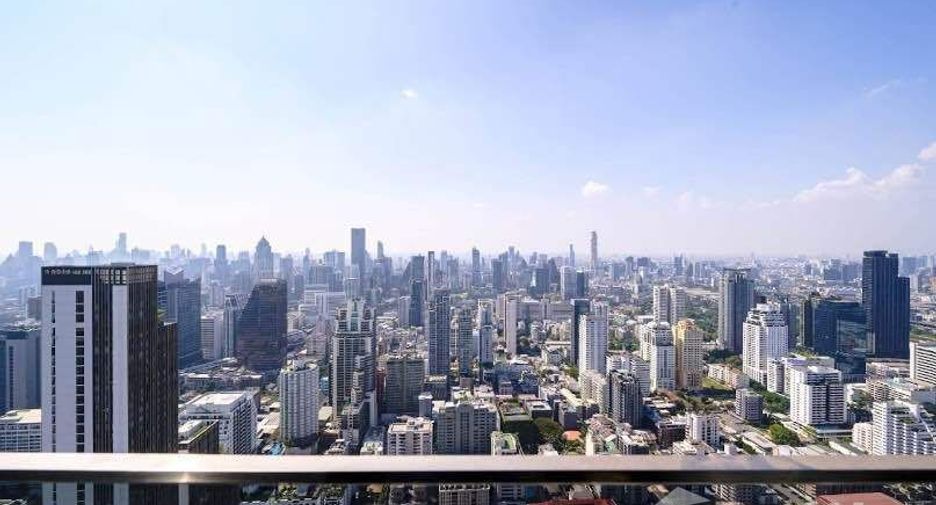 For sale 3 bedrooms condo in Watthana, Bangkok