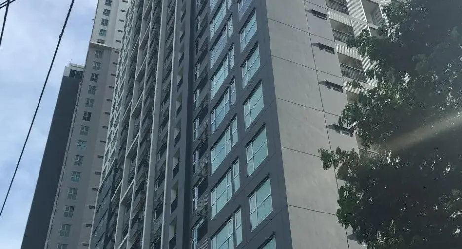For sale そして for rent 2 ベッドルーム condo in Khlong Toei, Bangkok