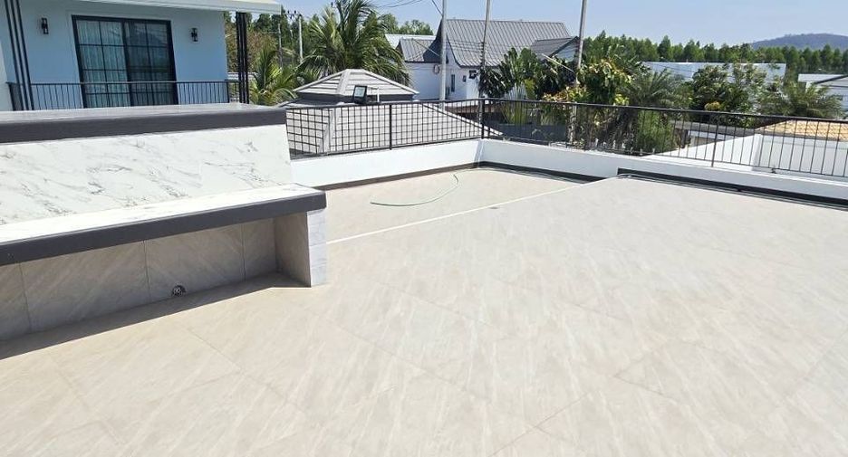 Villa zum Kauf und zur Miete mit 5 Zimmer in Bang Lamung, Chonburi