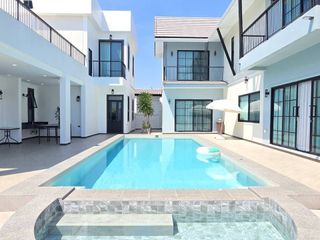 Villa zum Kauf und zur Miete mit 5 Zimmer in Bang Lamung, Chonburi