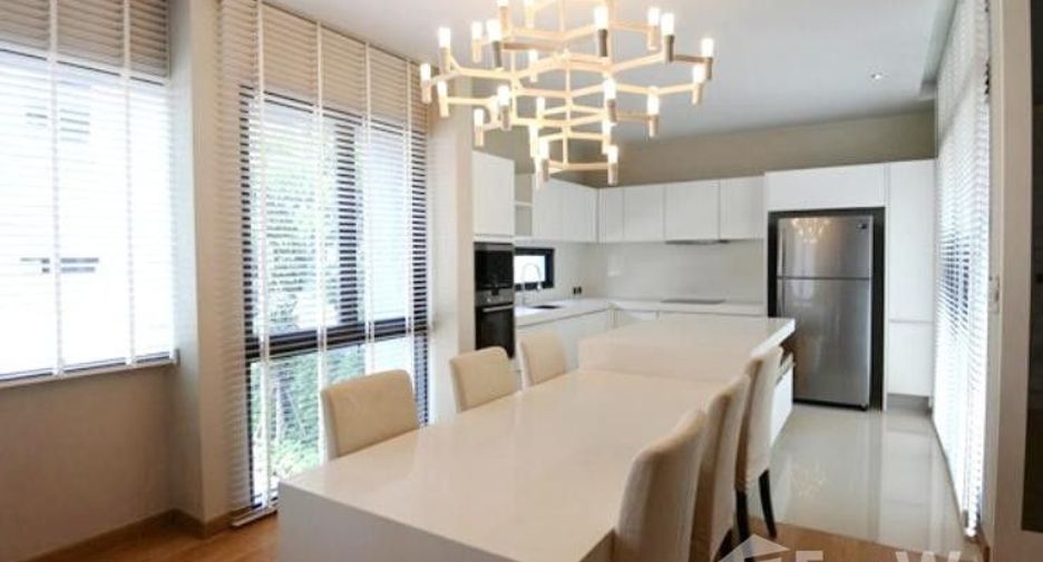 Casa en venta de 5 habitaciones en Huai Khwang, Bangkok