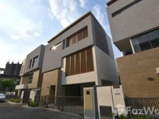 Продажа 5 спальни дом в Хуаи Кхщанг, Бангкок