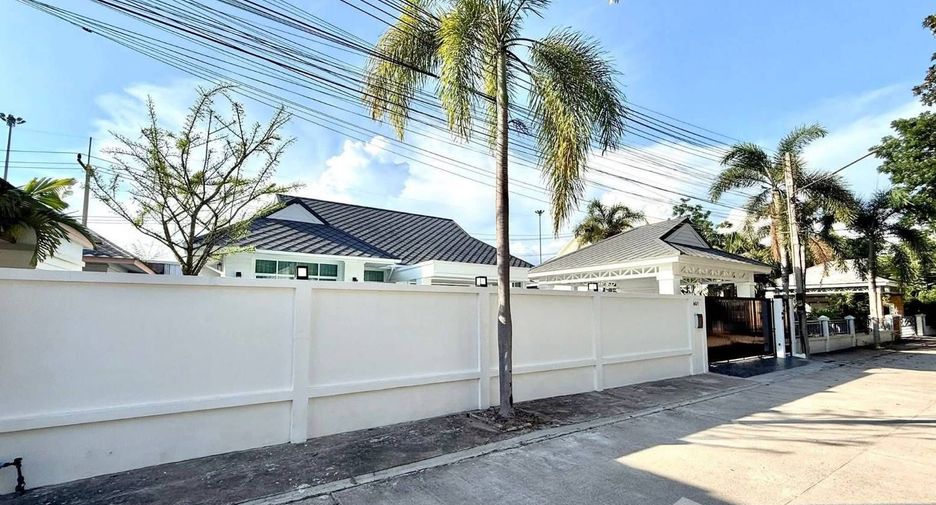 For sale and for rent 3 bedrooms villa in Bang Lamung, Chonburi