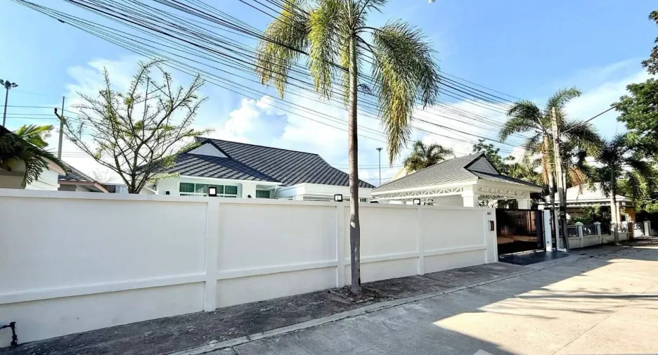 For sale and for rent 3 bedrooms villa in Bang Lamung, Chonburi