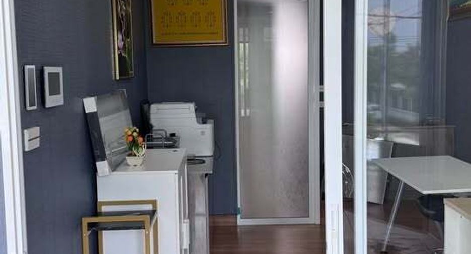 For sale and for rent 5 bedrooms townhouse in Pak Kret, Nonthaburi