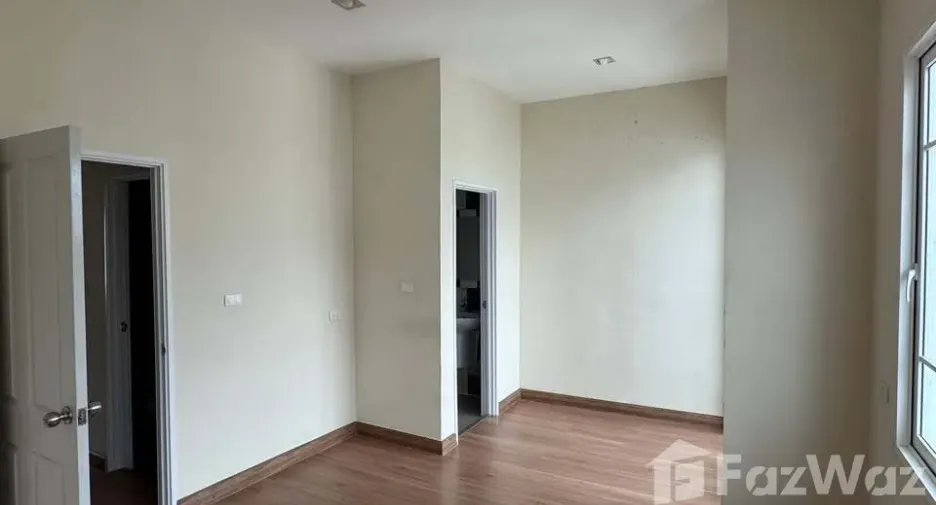For rent and for sale 5 bedrooms townhouse in Pak Kret, Nonthaburi