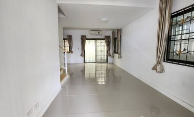 For sale 3 bedrooms townhouse in Prawet, Bangkok