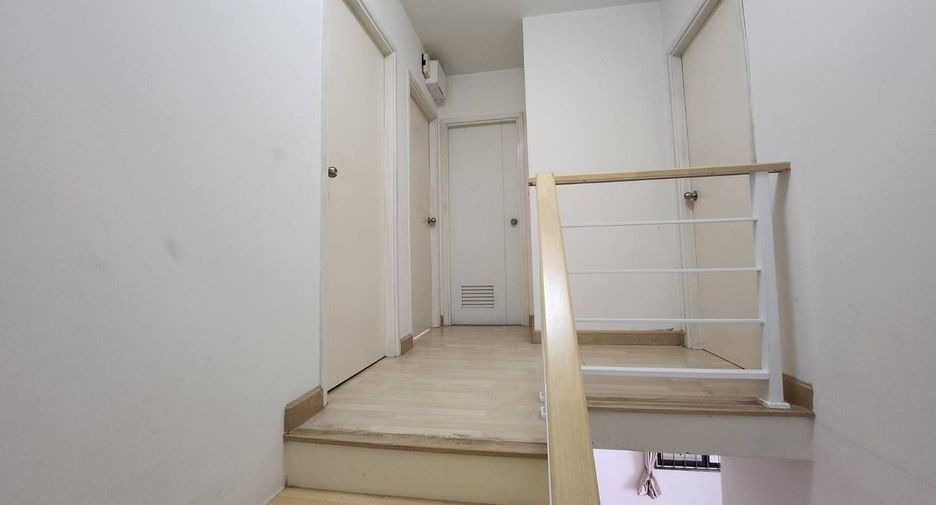 For sale 3 bedrooms townhouse in Prawet, Bangkok