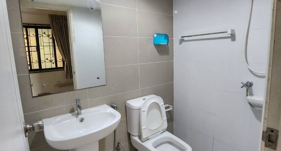 For sale 3 bedrooms townhouse in Prawet, Bangkok