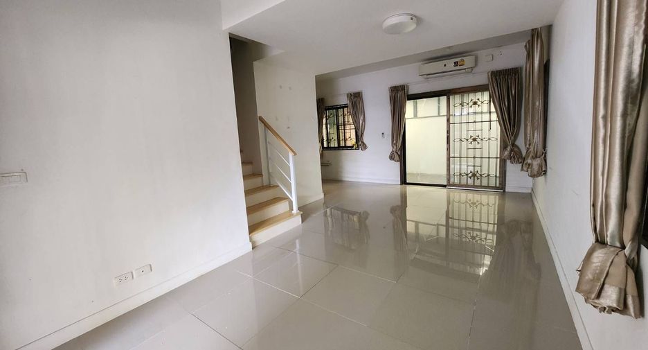 For sale 3 bedrooms townhouse in Prawet, Bangkok