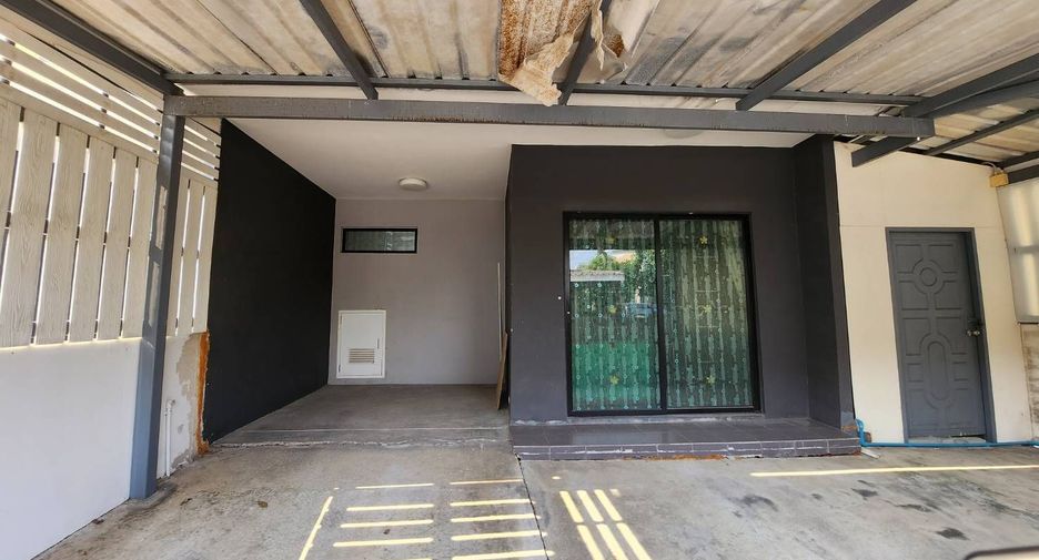 For sale 3 bedrooms townhouse in Prawet, Bangkok