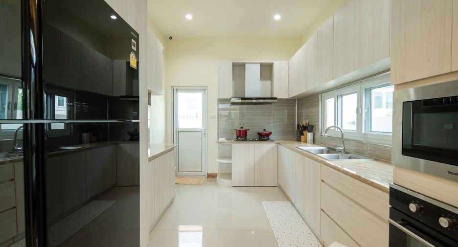 For rent 6 bedrooms villa in Bang Lamung, Chonburi