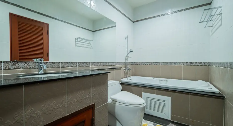 For rent 6 bedrooms villa in Bang Lamung, Chonburi