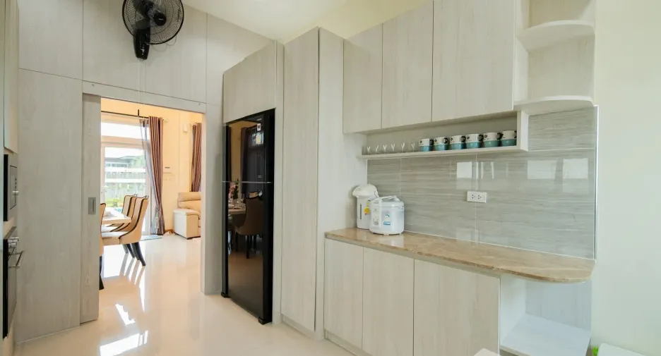 For rent 6 bedrooms villa in Bang Lamung, Chonburi