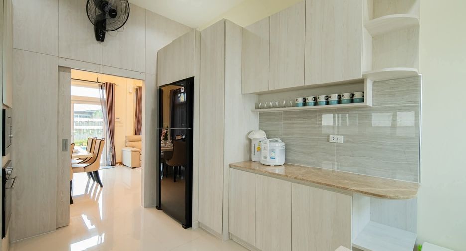 For rent 6 bedrooms villa in Bang Lamung, Chonburi