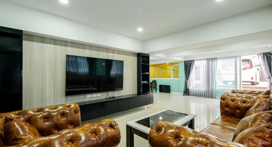 For rent 6 bedrooms villa in Bang Lamung, Chonburi