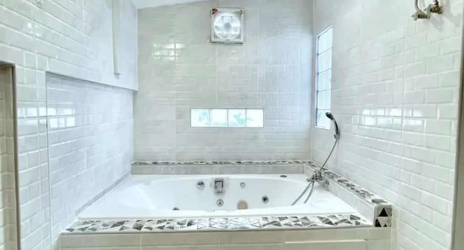 Haus zum Kauf und zur Miete mit 3 Zimmer in Mueang Phuket, Phuket
