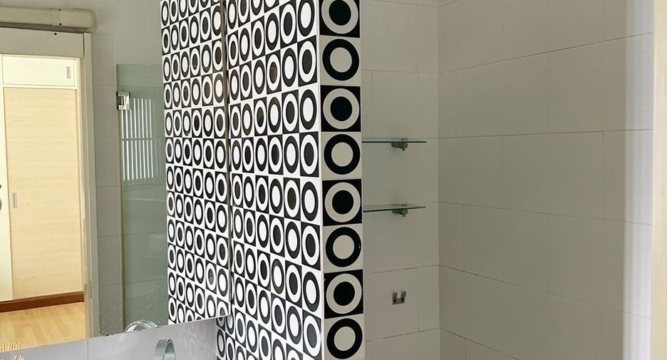 Продажа и аренда 1 кровать кондо в Хуаи Кхщанг, Бангкок